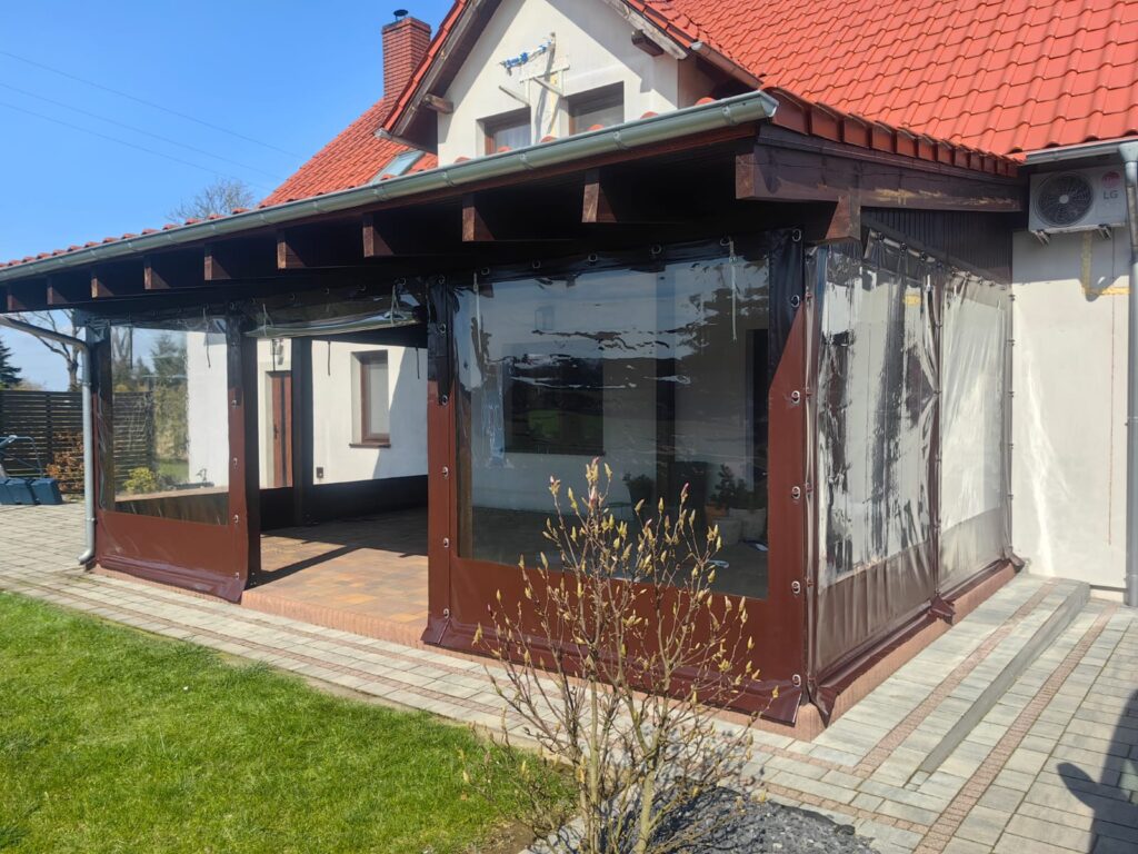 Plandeka ogrodowa z folią przezroczystą PVC na taras domu – zabudowa tarasu na wymiar KRM Plandeki